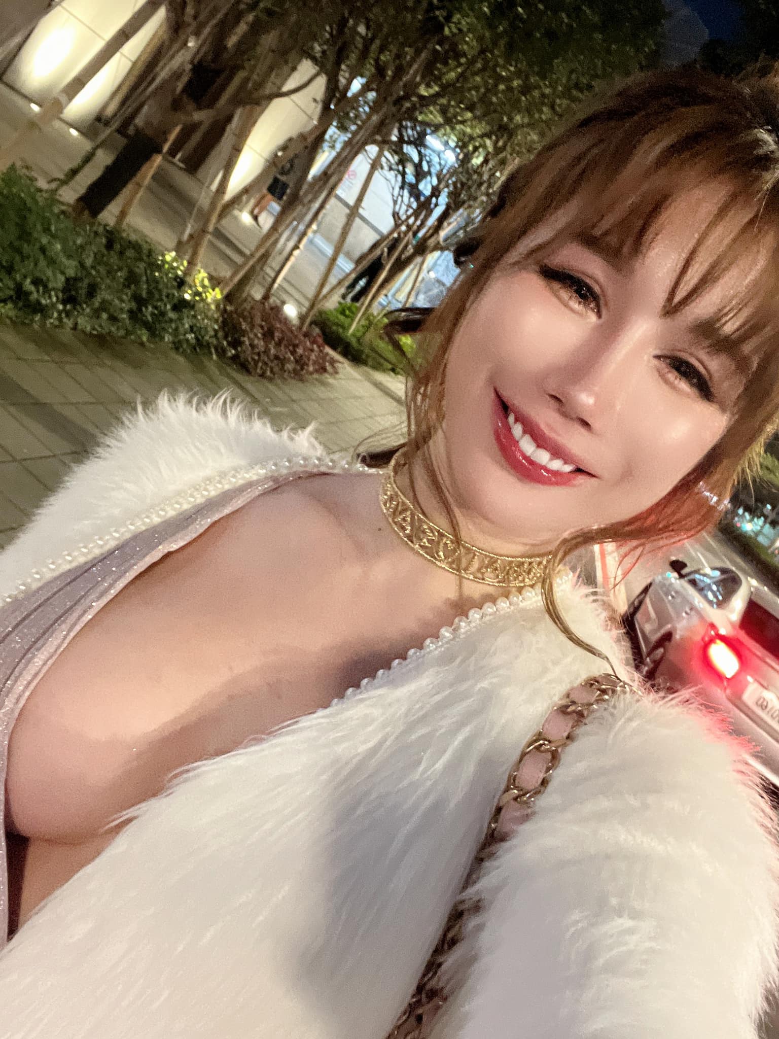 辣模出國行李遭攔查　一打開掉出巨型姐夫