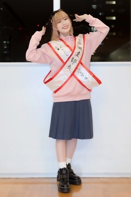 《孤獨搖滾！》小孤獨青山吉能主持「孤獨廣播！」勇奪三冠，自嘲剝開自我的聊天是美味生魚片
