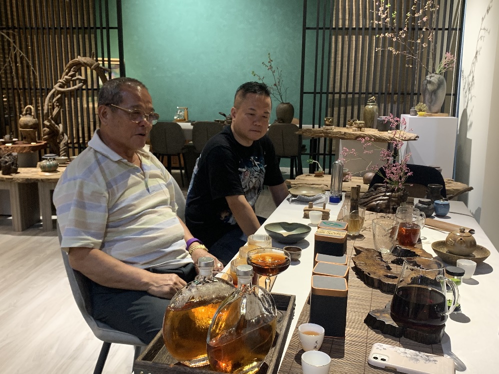 反差萌銀青茶藝 兼具創新傳承