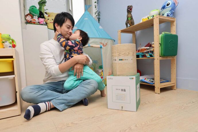孟澔父子攜手賣萌為《捲捲地板》兒童家具推薦大使！寶貝兒子戲精勝老爸　孟澔樂當星爸！