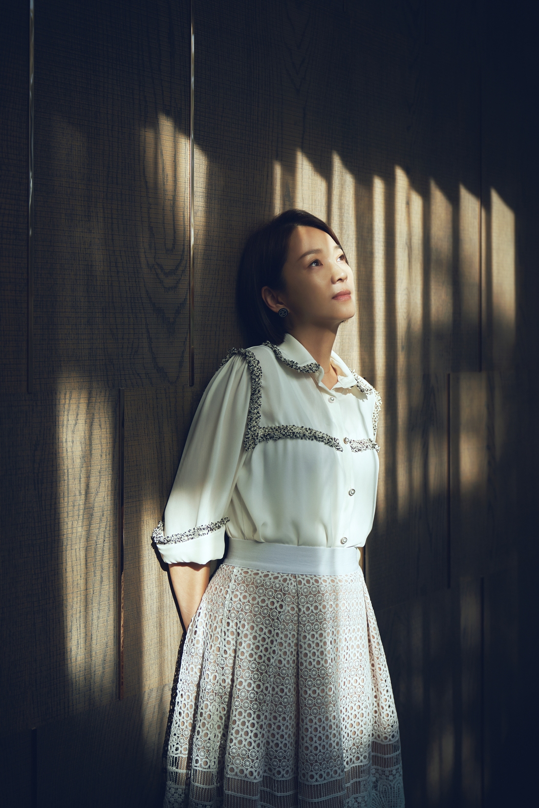 六月對外威風　人前貴婦人後跪婦