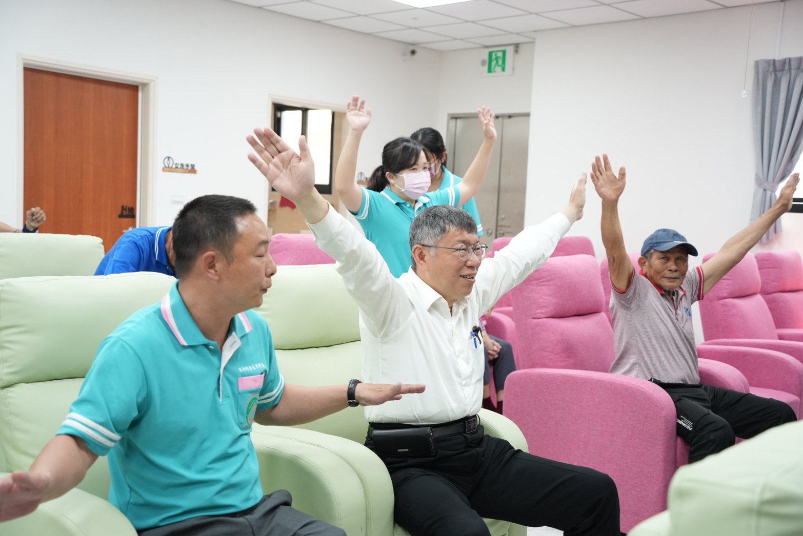 柯文哲回答 郭台銘被質疑問題
