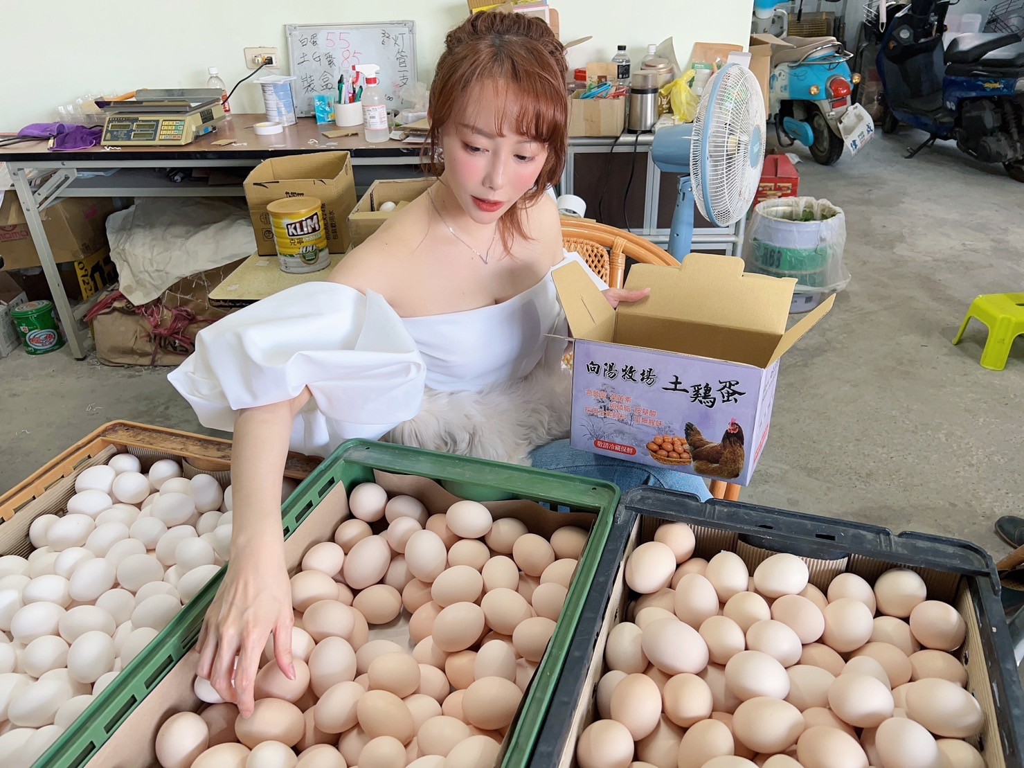 斜槓女星化身「雞蛋妹」　拍戲兼顧學業蠟燭兩頭燒
