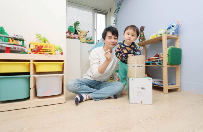 孟澔父子攜手賣萌為《捲捲地板》兒童家具推薦大使！寶貝兒子戲精勝老爸　孟澔樂當星爸！