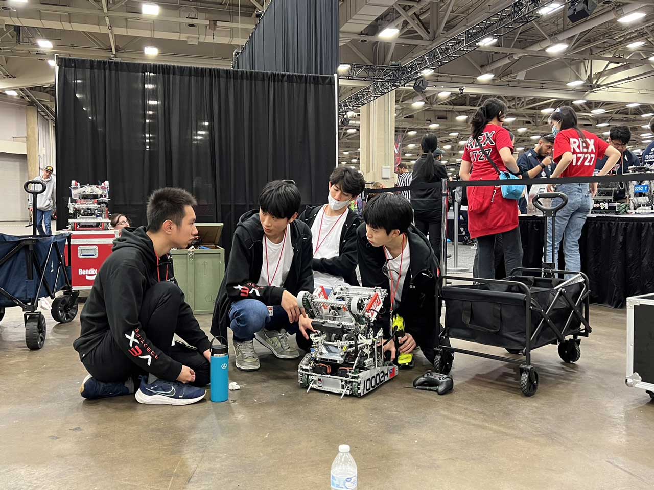 VEX機器人世界錦標賽　普台國中初登國際舞台　勇奪驚奇獎