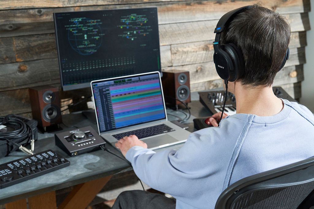 Sony 推出開放式監聽耳機 MDR-MV1　專業級 C-80 電容式麥克風同步登場