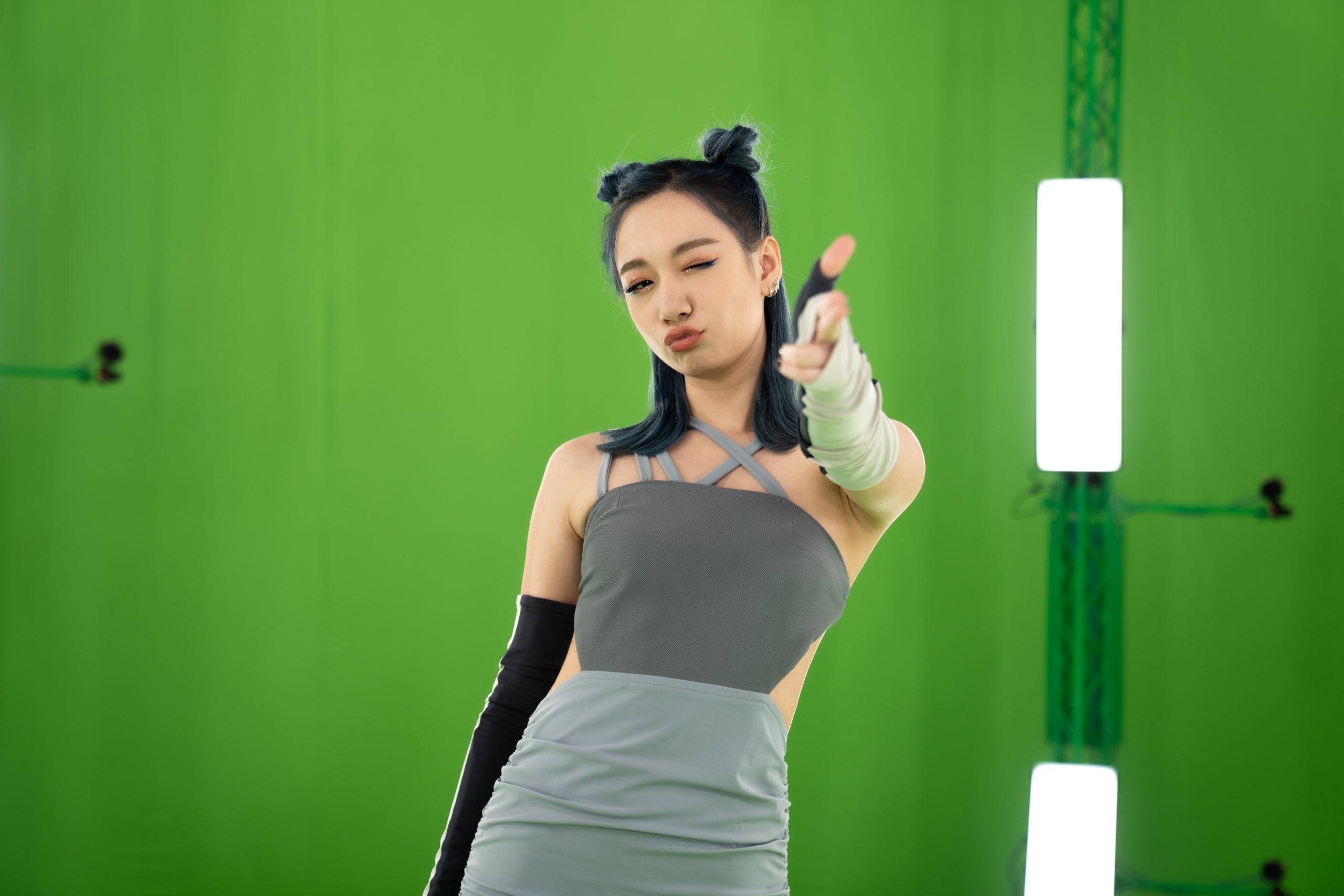 《華燈初上未來版》登場　Julia 吳卓源扮歌姬
