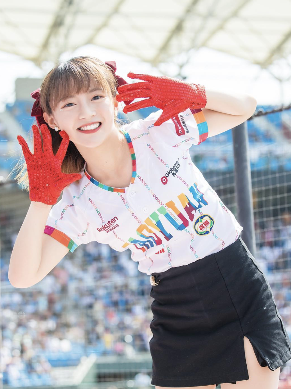 啦啦隊女孩爆「伸鹹豬手」　團員：我仰慕妳啊！