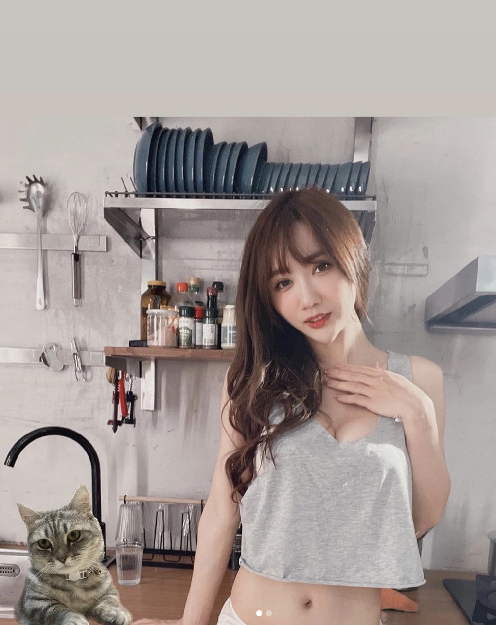 啦啦隊小珍奶曬性感居家照　網一看驚呼：差很大！