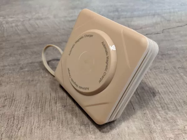 【開箱】排解電量焦慮困擾！快譯通 7 合 1 磁吸無線快充行動電源使用體驗