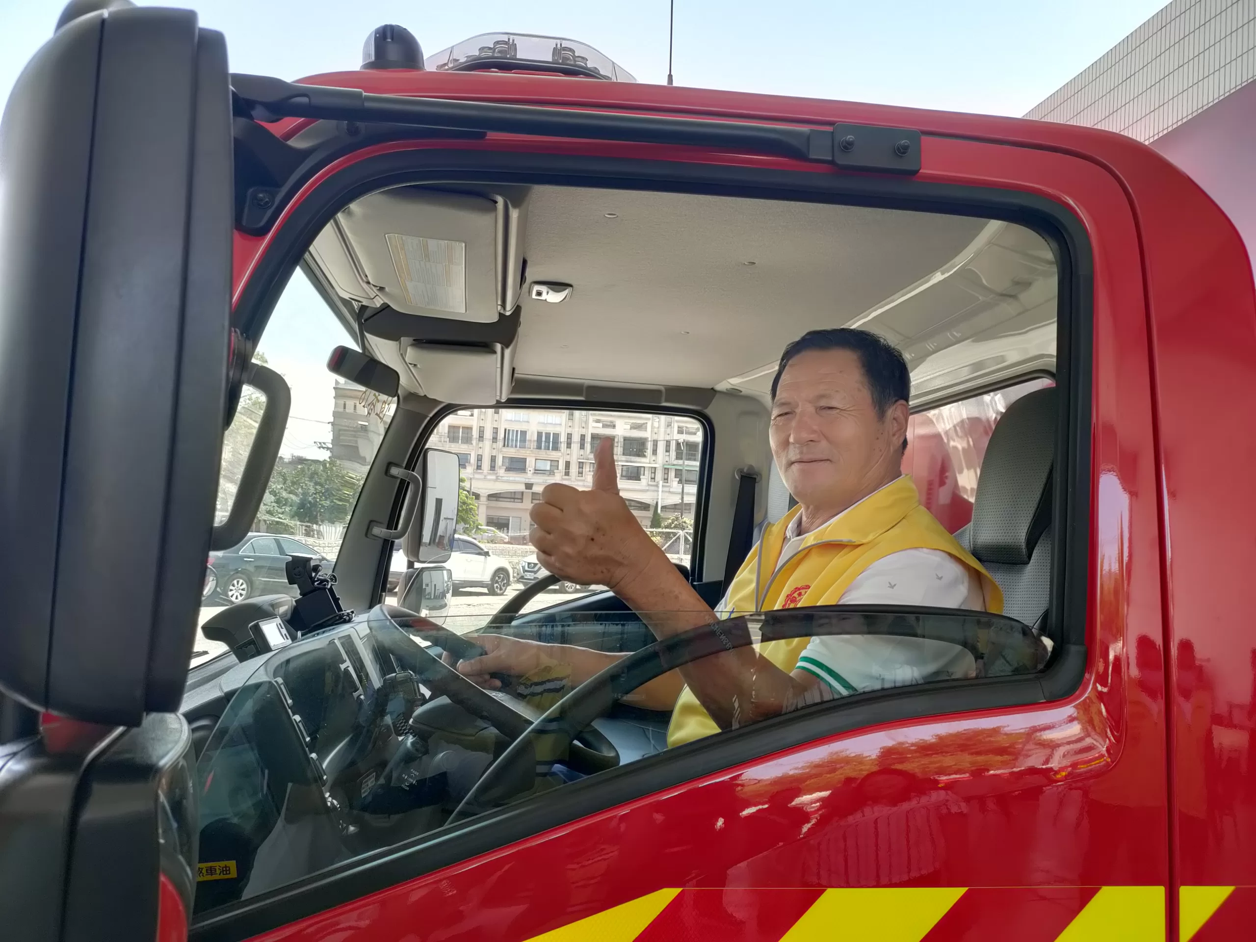 東隆宮大總理鄭春忠 捐贈水箱消防車嘉惠屏東