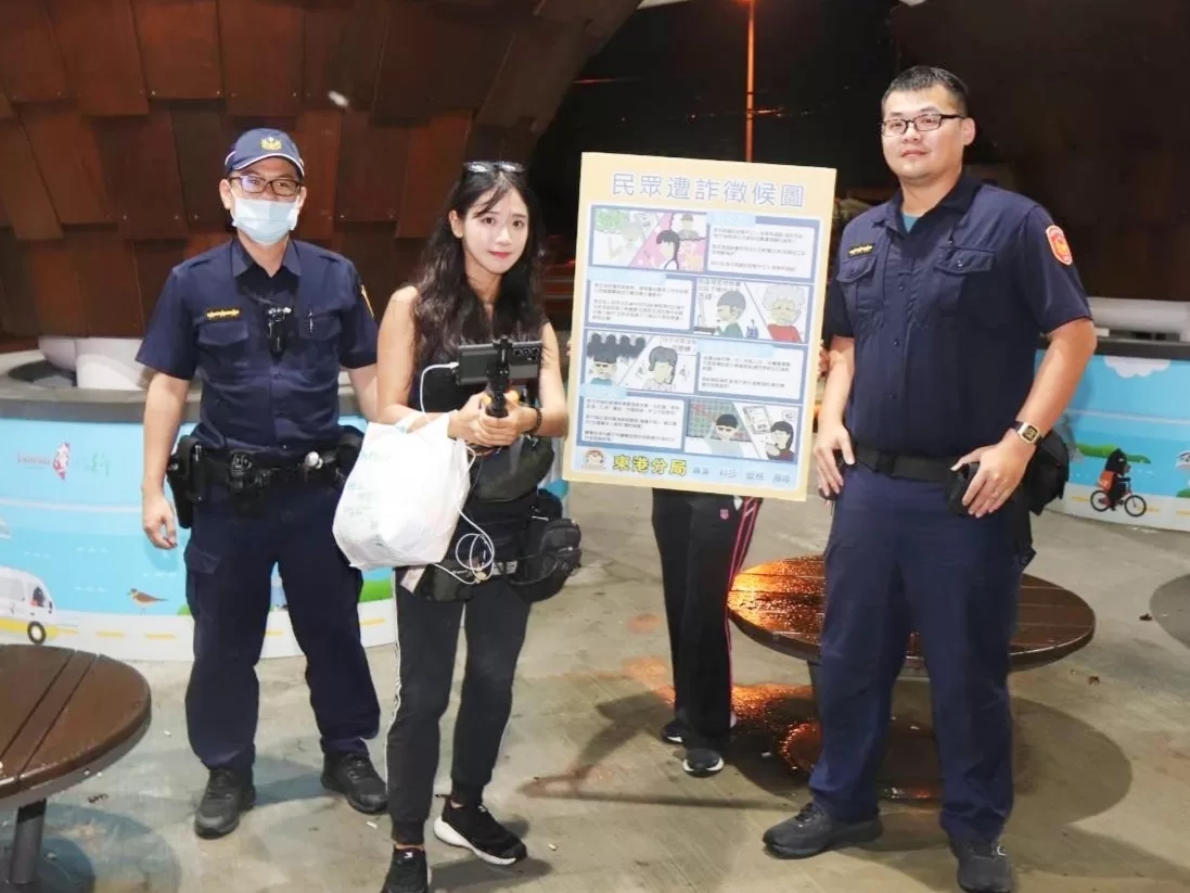 企鵝妹徒步環台抵東港 擔任犯罪預防大使