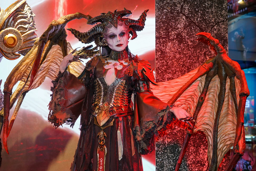 蔡依林代言《暗黑破壞神4》與遊戲總監現場共鬥惡魔，三創快閃店打造地獄之門及教堂場景