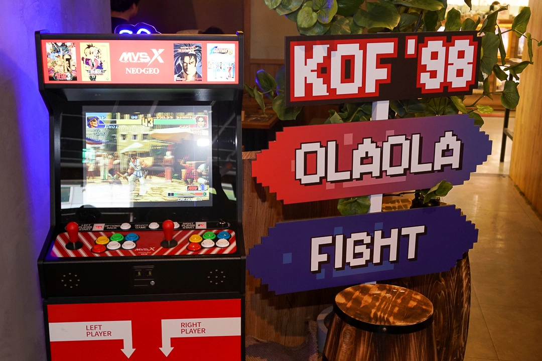 滿載回憶殺《拳皇 ’98》× 歐拉歐拉餐酒館即日登場，帶來八酒杯、不知火舞等人氣角色餐點