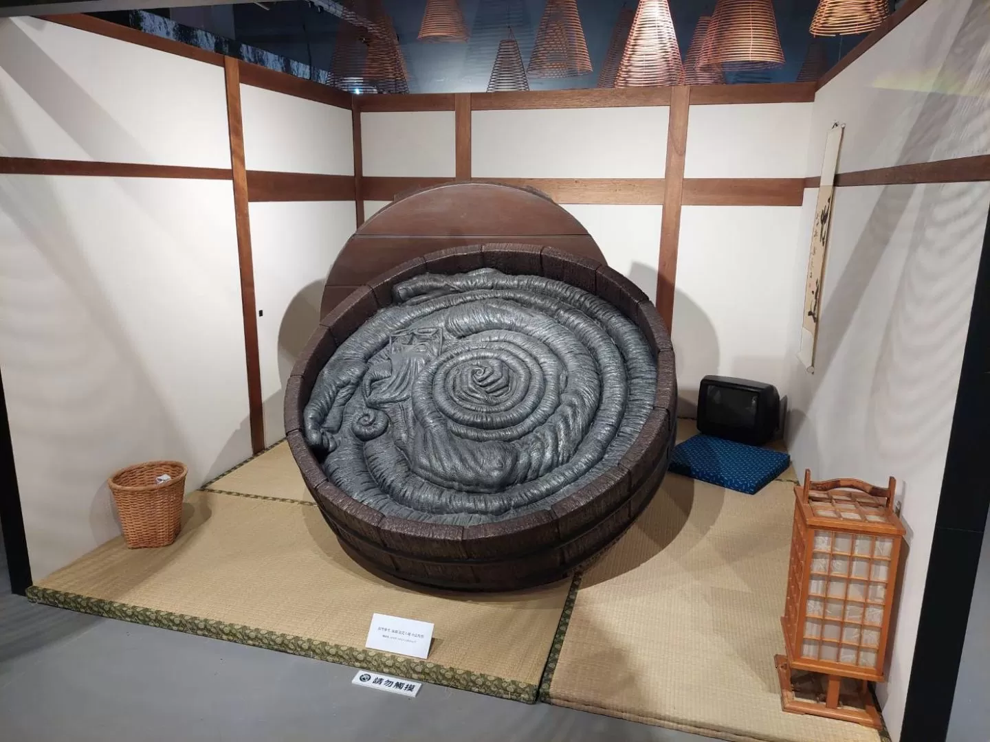 恐怖大師伊藤潤二親臨「伊藤潤二恐怖體驗展2」開幕直喊「裡面好恐怖」，《漩渦》立體雕塑全球首展