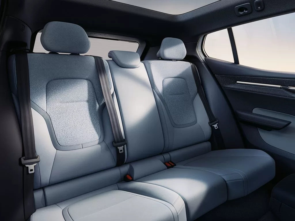 VOLVO 最小、速度最快的純電休旅 EX30 全球亮相
