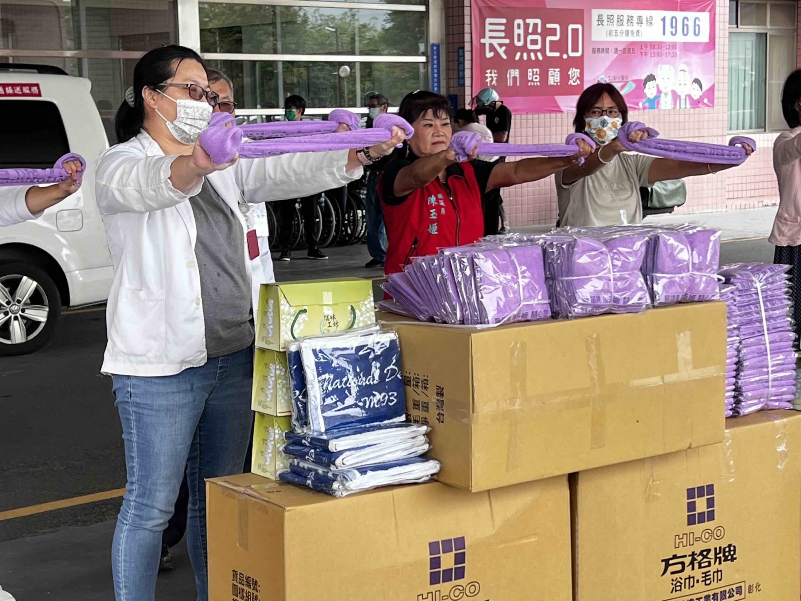 影音/感謝有您 議員陳玉姬偕企業贈醫護運動毛巾 影音/感謝有您 議員陳玉姬偕企業贈醫護運動毛巾