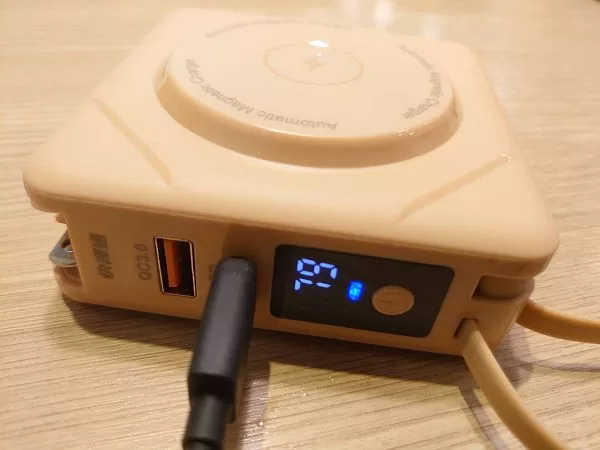 【開箱】排解電量焦慮困擾！快譯通 7 合 1 磁吸無線快充行動電源使用體驗