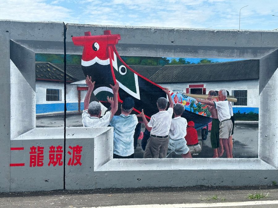 礁溪鄉公所打造「礁溪鄉二龍河堤圍牆彩繪」舉辦揭牌儀式