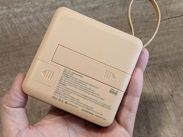 【開箱】排解電量焦慮困擾！快譯通 7 合 1 磁吸無線快充行動電源使用體驗