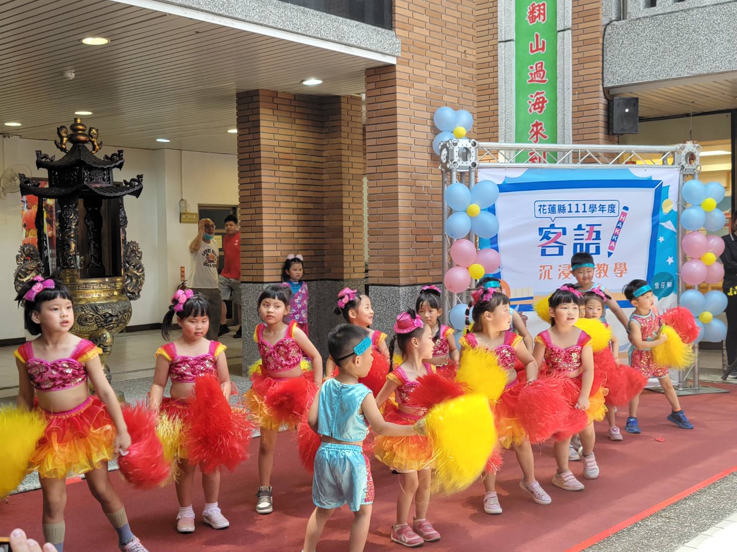 客語沉浸式園遊會 學童唱跳展現成果
