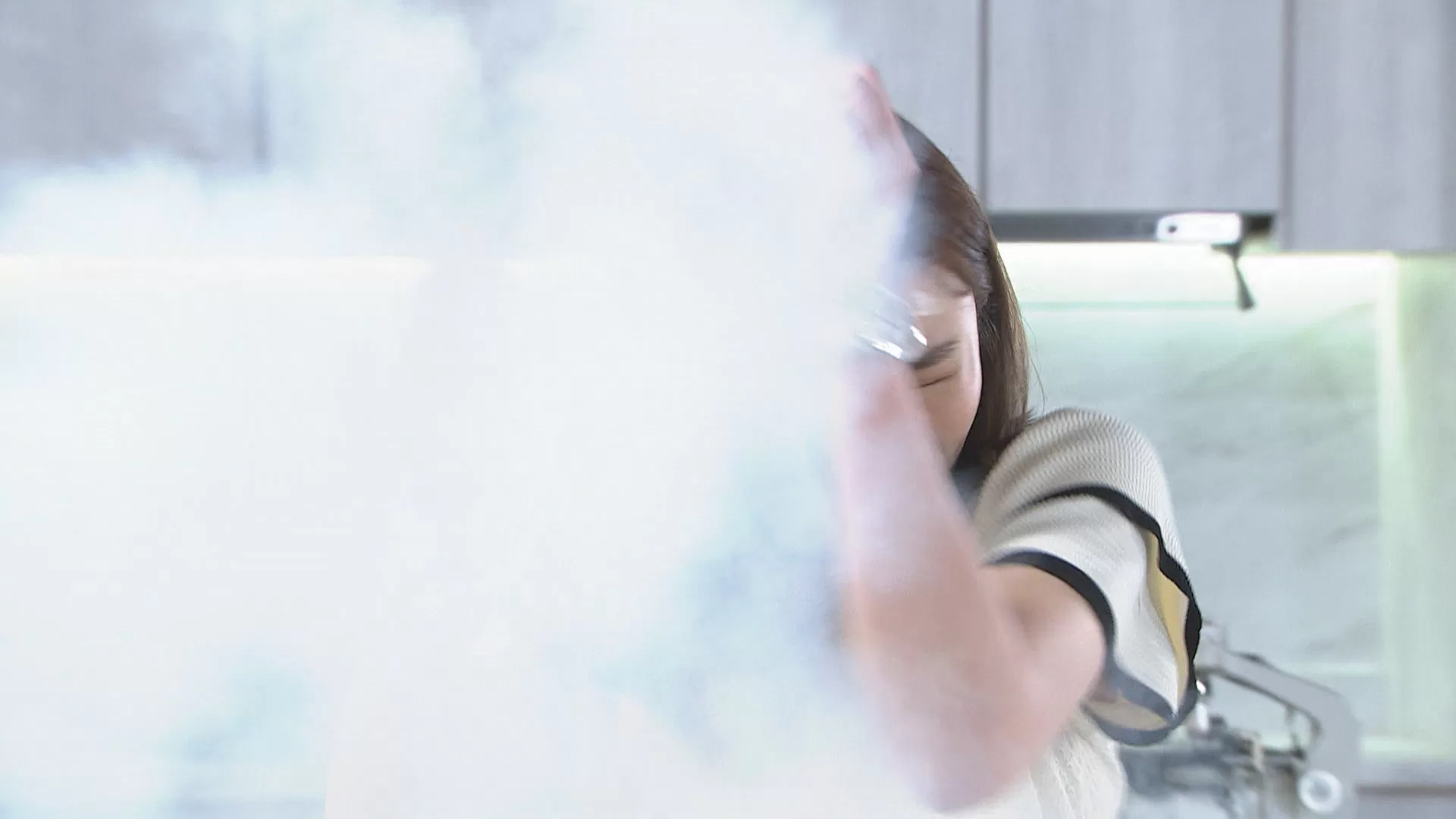 微波爐「熱蛋」秒爆炸　王瞳嚇傻急拔插頭