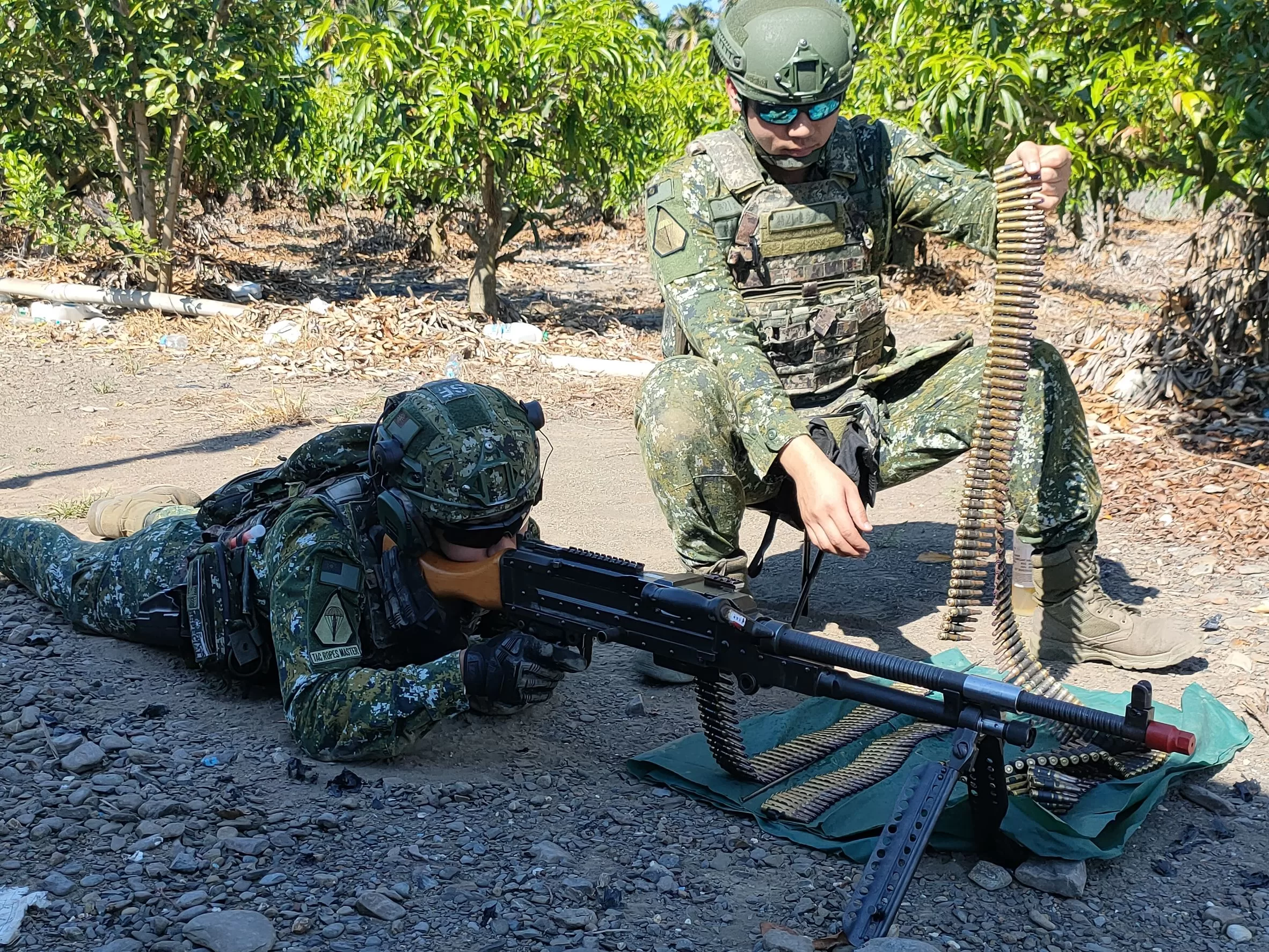 獨／漢光演習聯合反空（機）降作戰　特戰傘兵＋空投悍馬、物資場面震撼