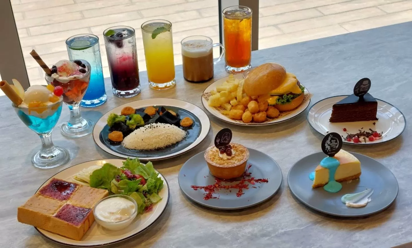 《名偵探柯南：黑鐵的魚影》x MyAnime Café，配對重洗牌、柯哀站出來！黑衣組織居然可以有套餐？