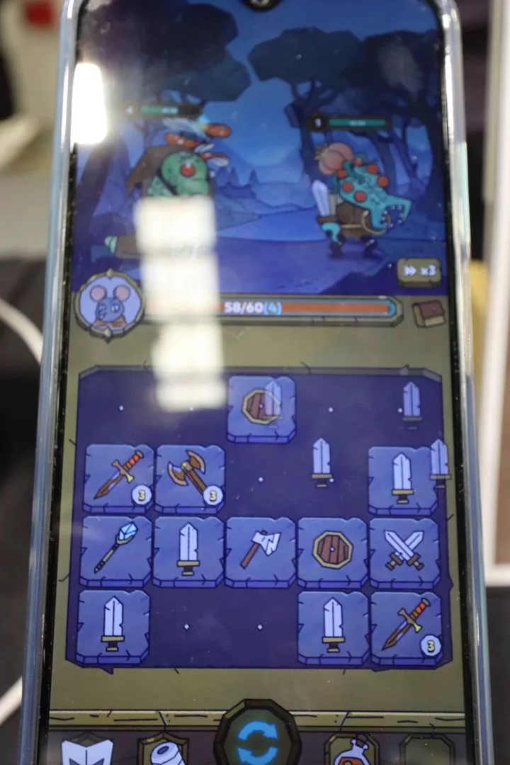 Roguelite 牌組建構手遊《Roll Roll Hero》夏日電玩展開放試玩，組建自己的老虎機挑戰地下城