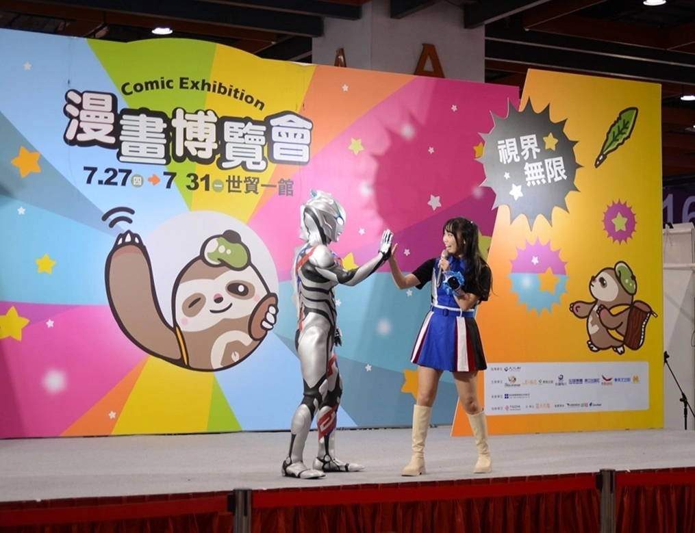 【2023漫博】《超人力霸王布雷薩》降臨漫博會場！見面會過程學習人類互動，守望小朋友走下台好溫馨: ♡｡ﾟ.(*♡´◡` 人´◡` ♡*)ﾟ♡ °・