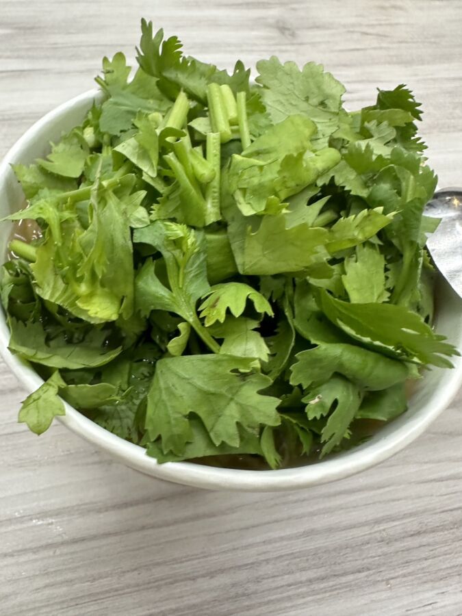 香菜正反大戰 網友選邊站 「干貝蚵仔風味麵線」上市