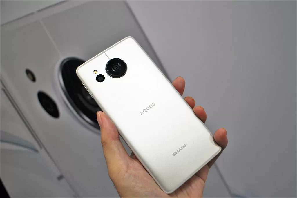 夏普在台發表中階新機 AQUOS sense7 plus　支援動態刷新率 240HZ、售價 14,990 元。