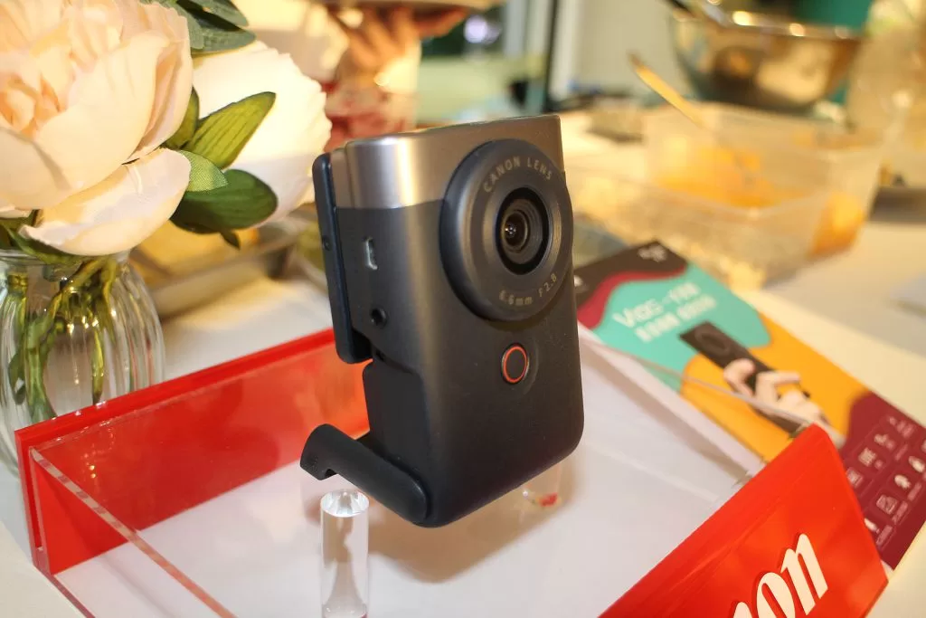 瞄準直播、視訊、短影音 創作需求　輕巧 VLOG 影音相機 Canon PowerShot V10 在台上市