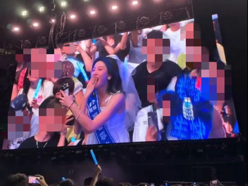 正妹穿白紗演唱會告白　李榮浩反應網讚：已婚男的自覺
