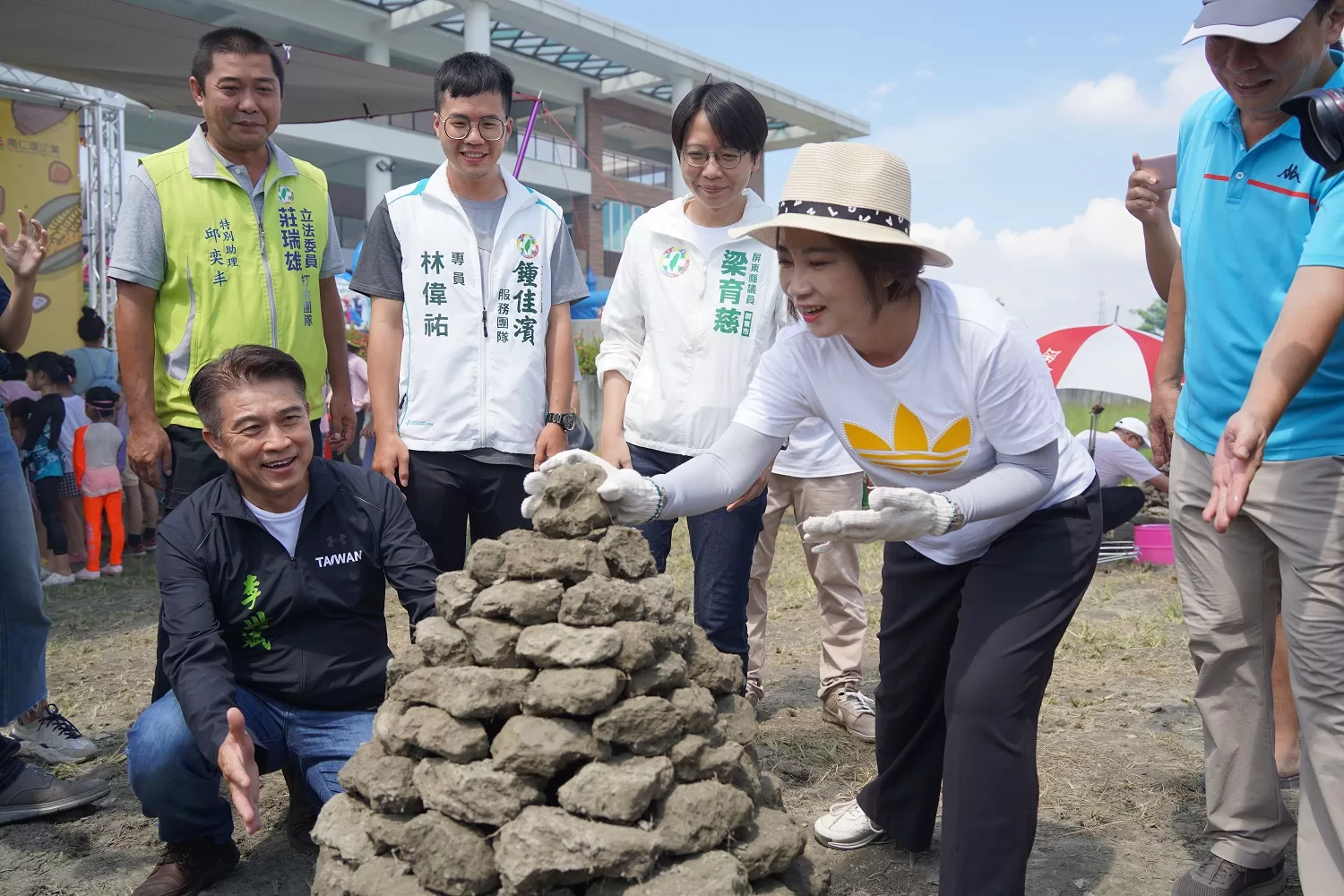 屏東縣府舉辦焢土窯　農村懷舊憶童年　