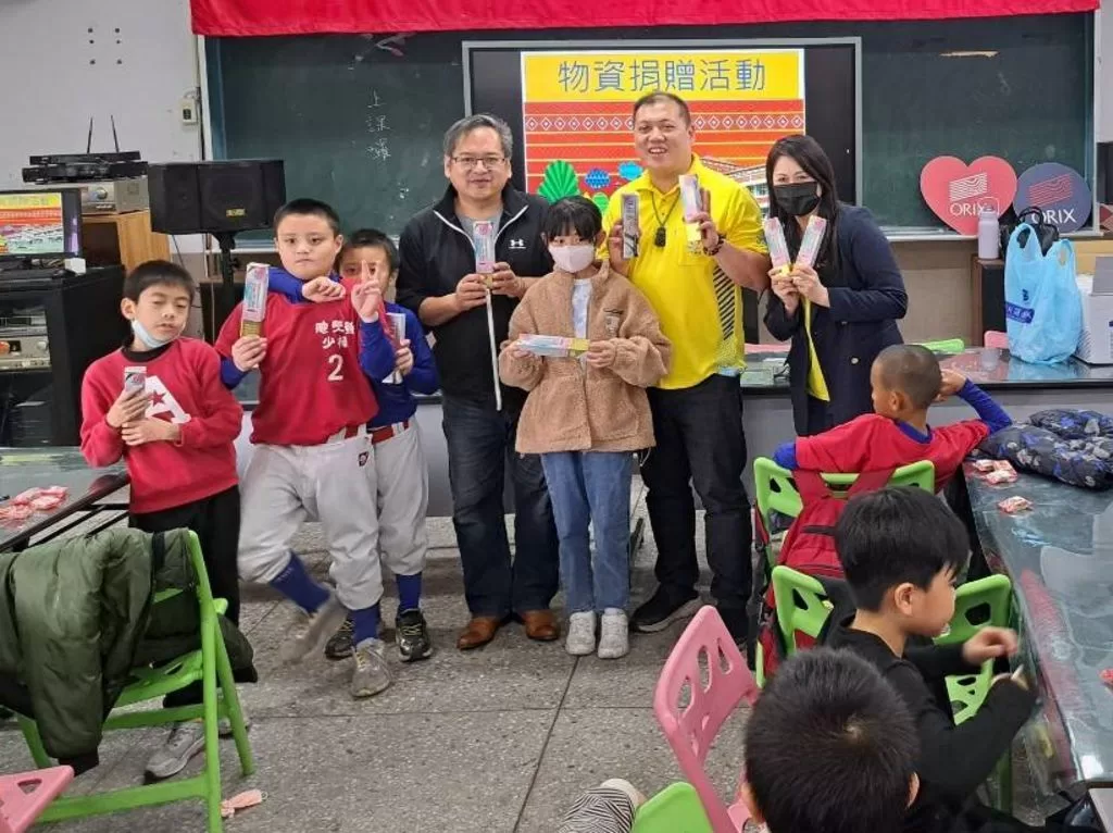 前進台中偏鄉贊助德芙蘭小學　台灣自體幹細胞公司以「珍愛」做公益