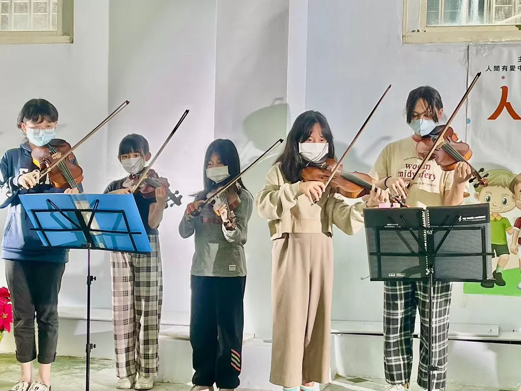 前進台中偏鄉贊助德芙蘭小學　台灣自體幹細胞公司以「珍愛」做公益