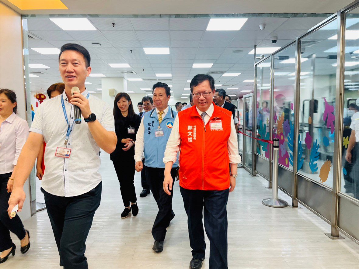 行政院副院長鄭文燦視察金門水頭客運中心興建工程及小三通場站出入境業務