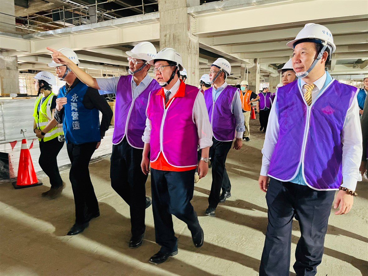 行政院副院長鄭文燦視察金門水頭客運中心興建工程及小三通場站出入境業務