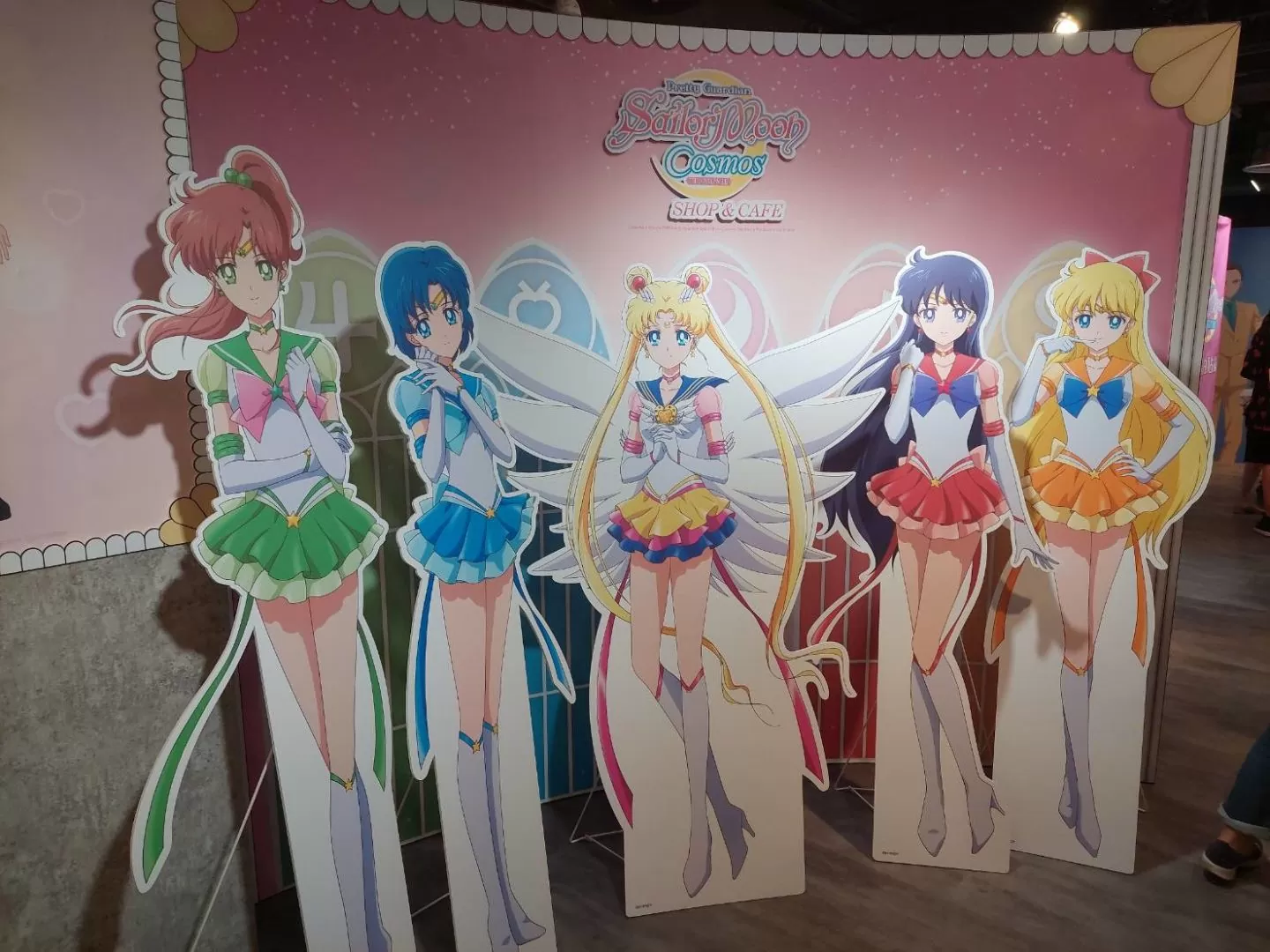 <div>《劇場版美少女戰士 Cosmos》shop&café 期間限定店8/4-11/5@武昌誠品，與水手戰士們來個下午茶約會！</div>