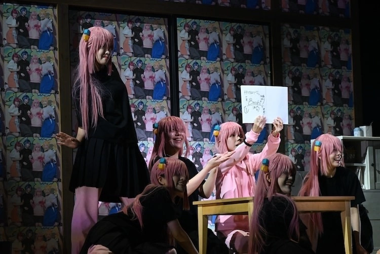 舞台劇《孤獨搖滾！》重現團結樂團跳、布景仔細呈現下北澤街道，演員們現場演唱實力堅強！