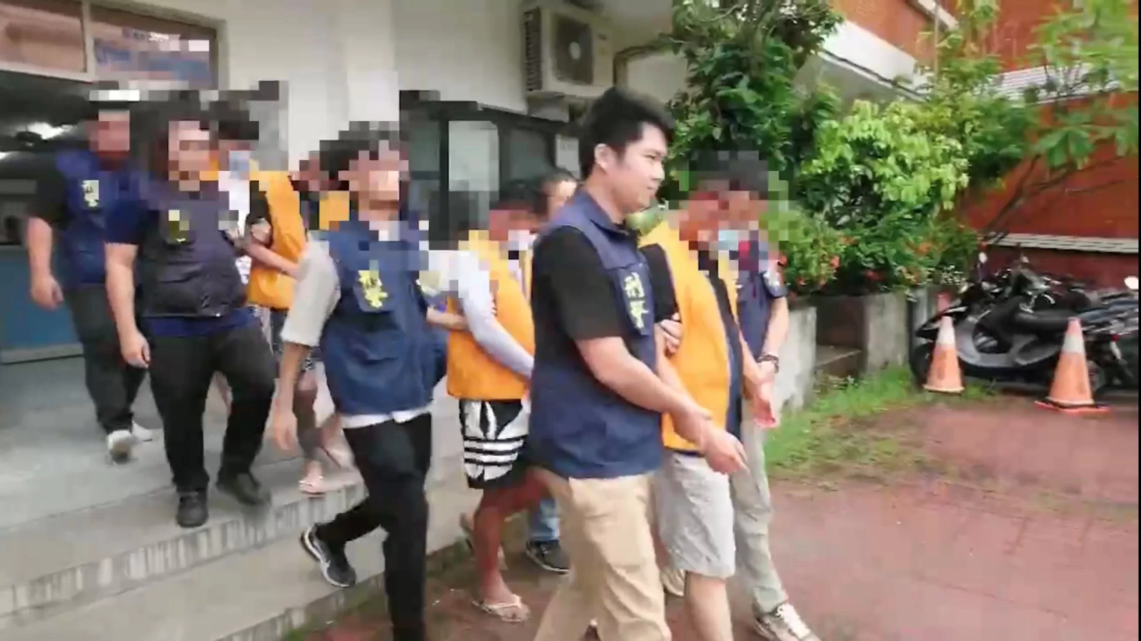 恆春男酒後爭執擲汽油彈縱火 恆警迅速逮捕犯嫌 恆春男酒後爭執擲汽油彈縱火 恆警迅速逮捕犯嫌