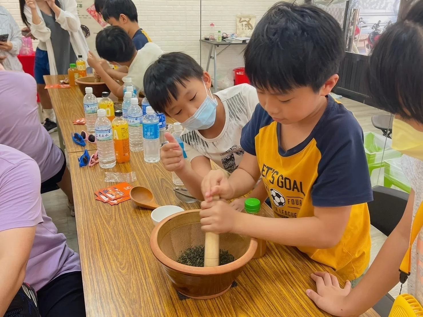 「騎遇稻鎮」玉溪地區農會打造電輔車半日遊體驗客家擂茶與黑熊教育