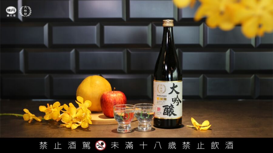 歡慶月桂冠榮獲日本年度金賞　攜手朝隈俊男推出聯名公仔禮盒　限量上市！