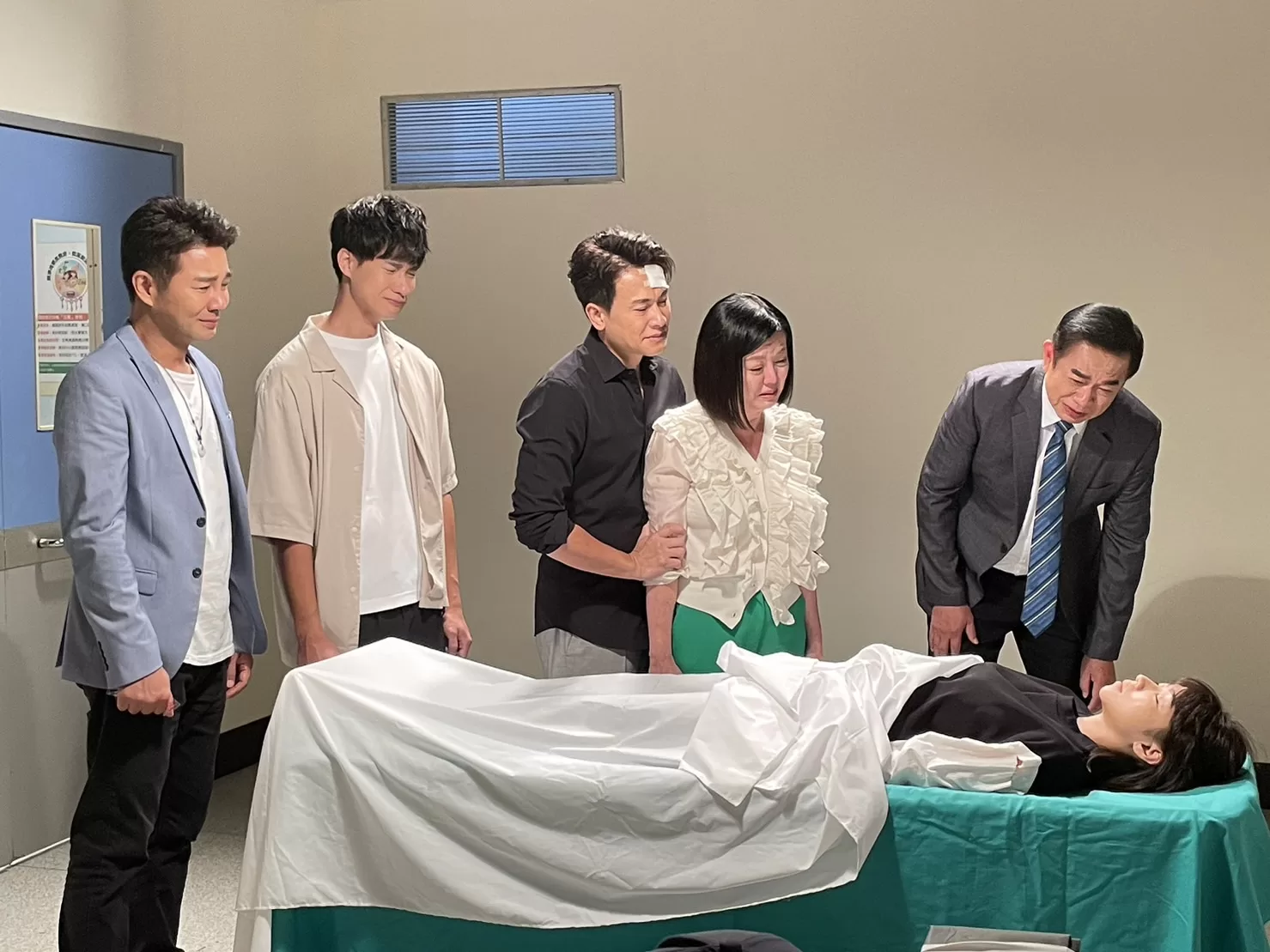 苗可麗喪女認屍片場哭腫眼　曾智希領便當備孕