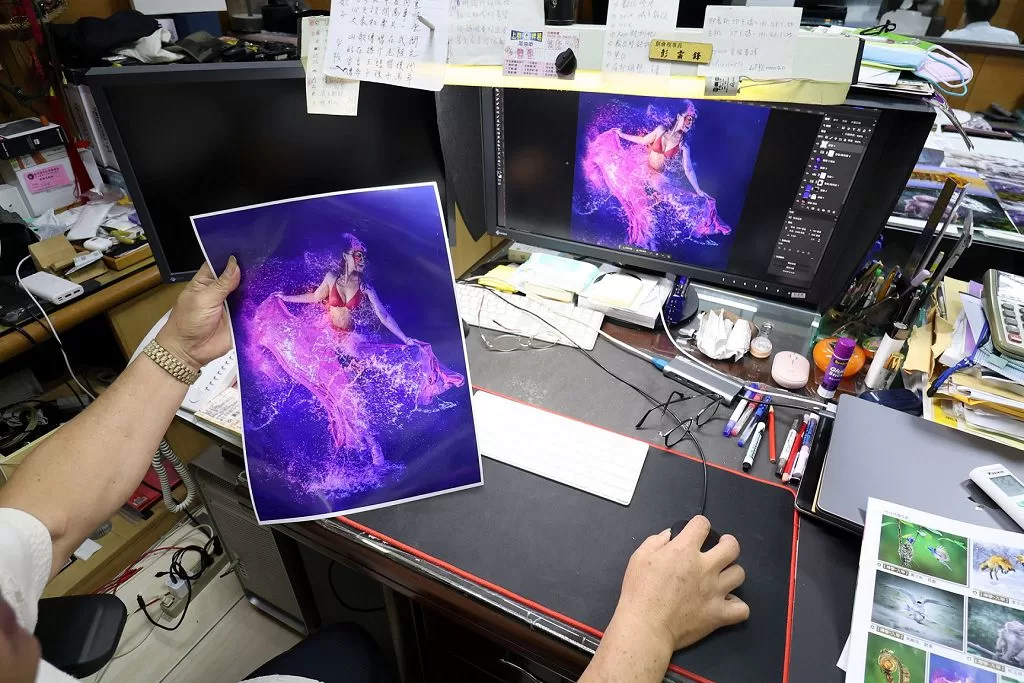 完美還原大師攝影作品　Canon 發表 GP-540 旗艦款螢光粉紅色大圖輸出機