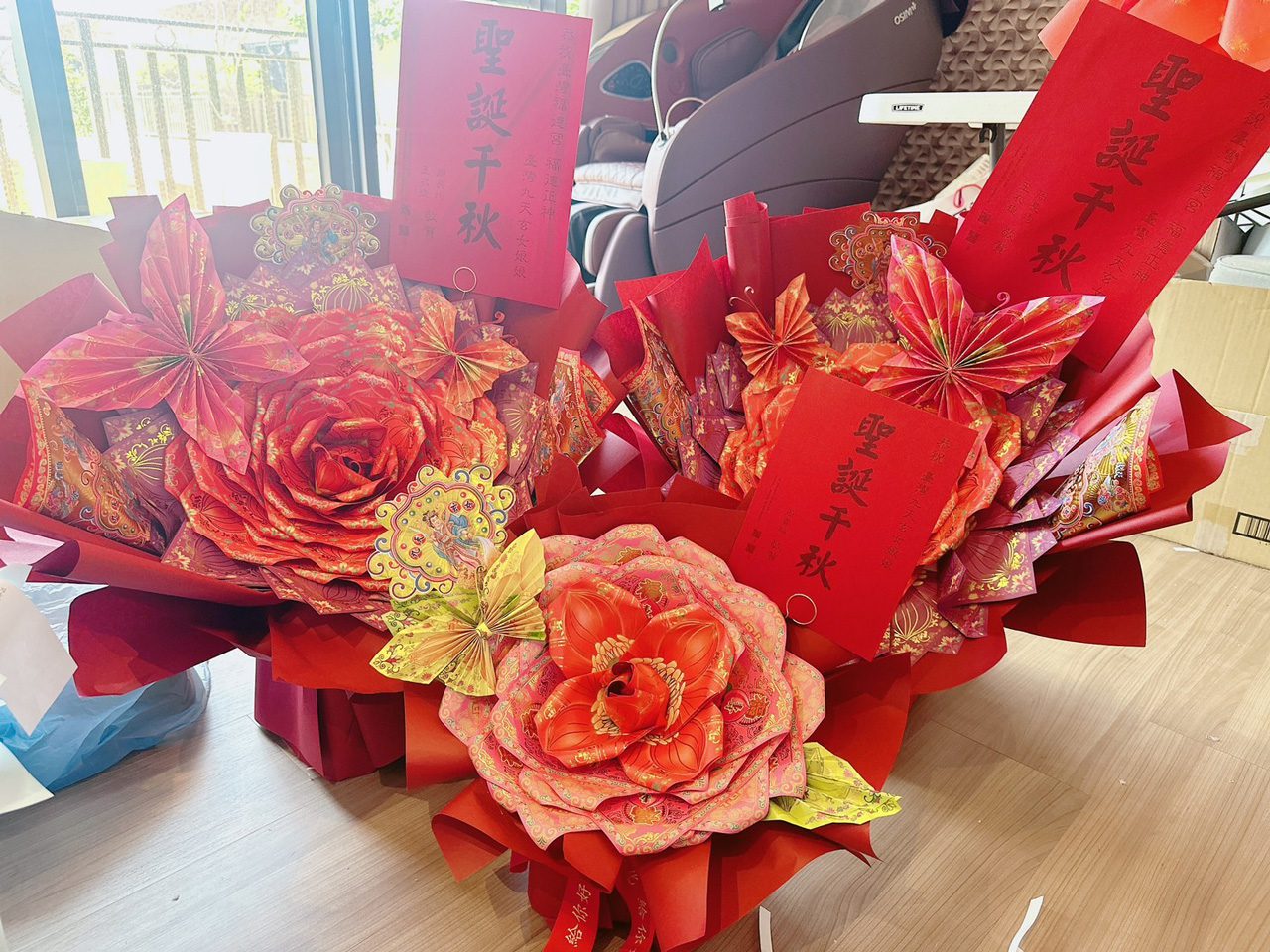百萬鈔票捧花獻心意 好神花超吸睛