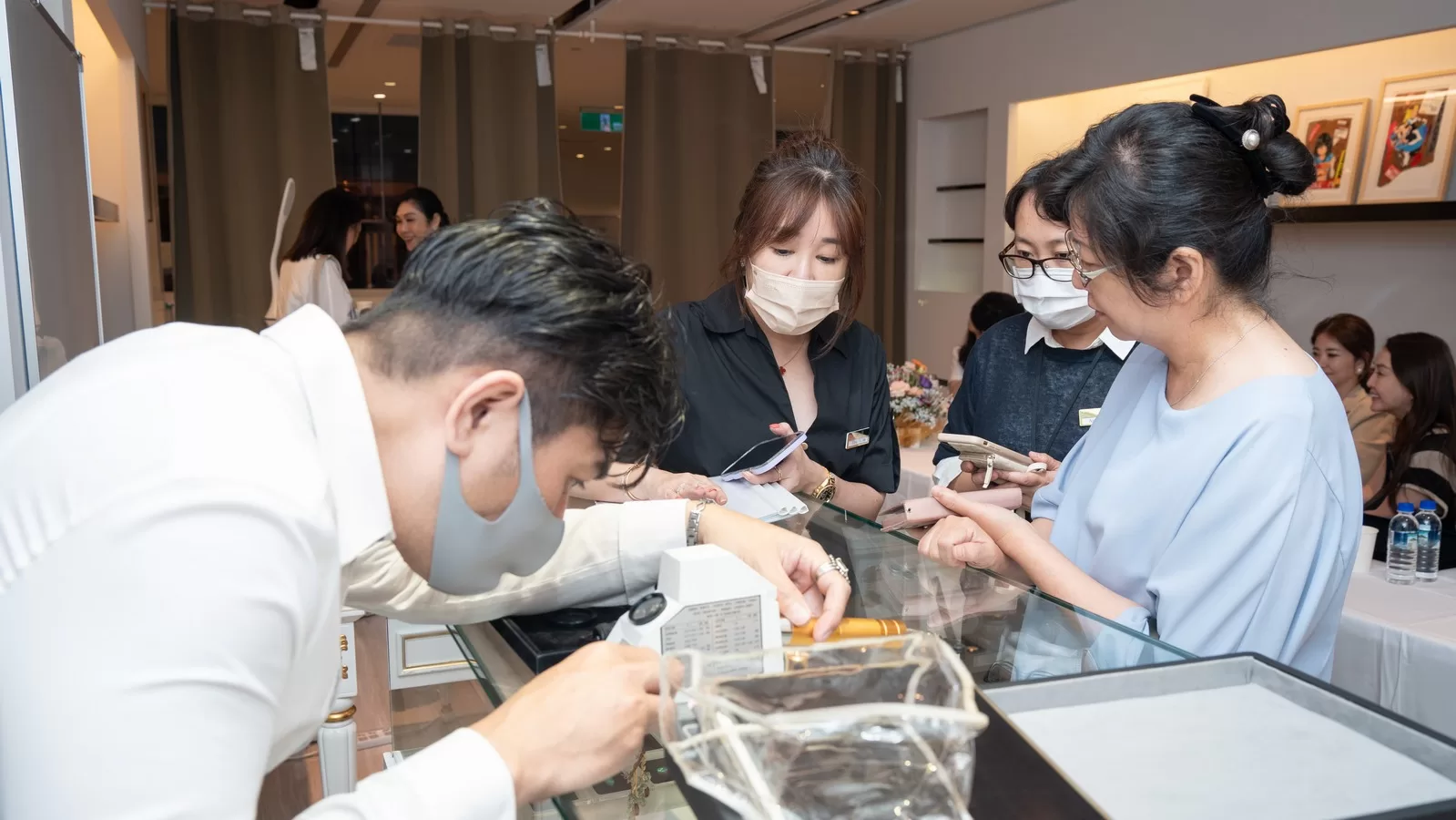 拍賣千萬美元等級紅寶來台展示，知名集團首度展出，免費參觀及鑑定