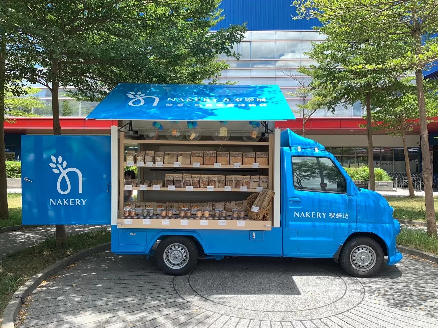 家樂福「從i開始 影響力市集」周末華山大草原登場