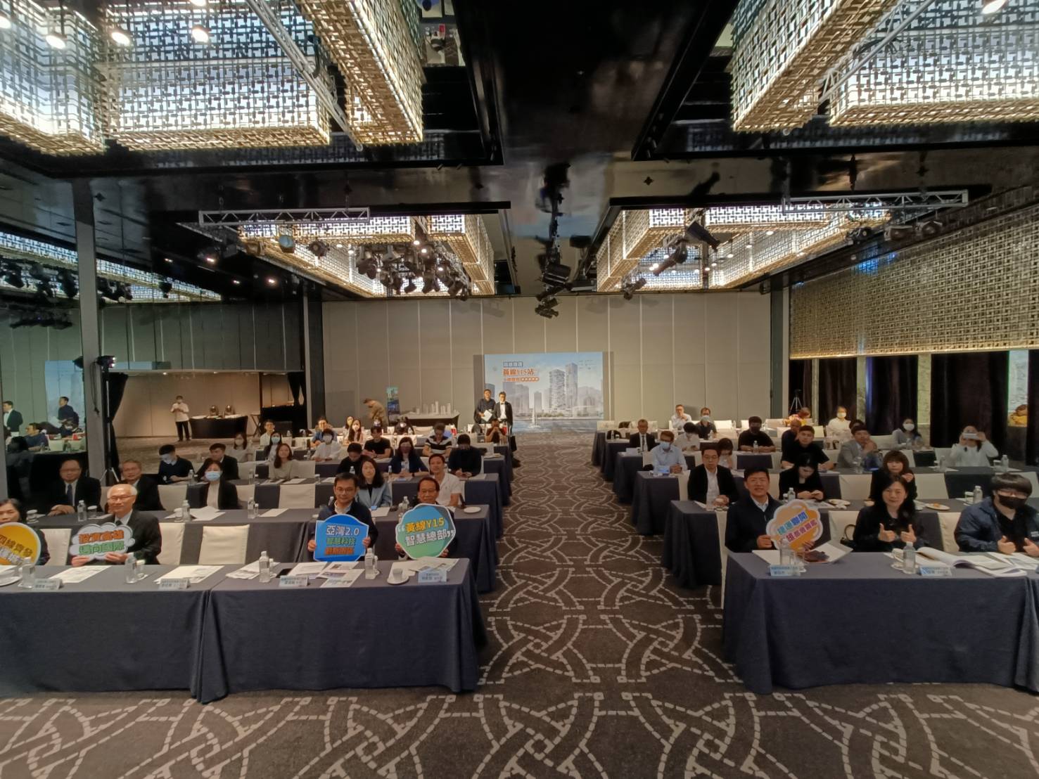 影音/高雄捷運Y15站招商說明會 30家廠商熱切競逐亞灣2.0頂尖地段